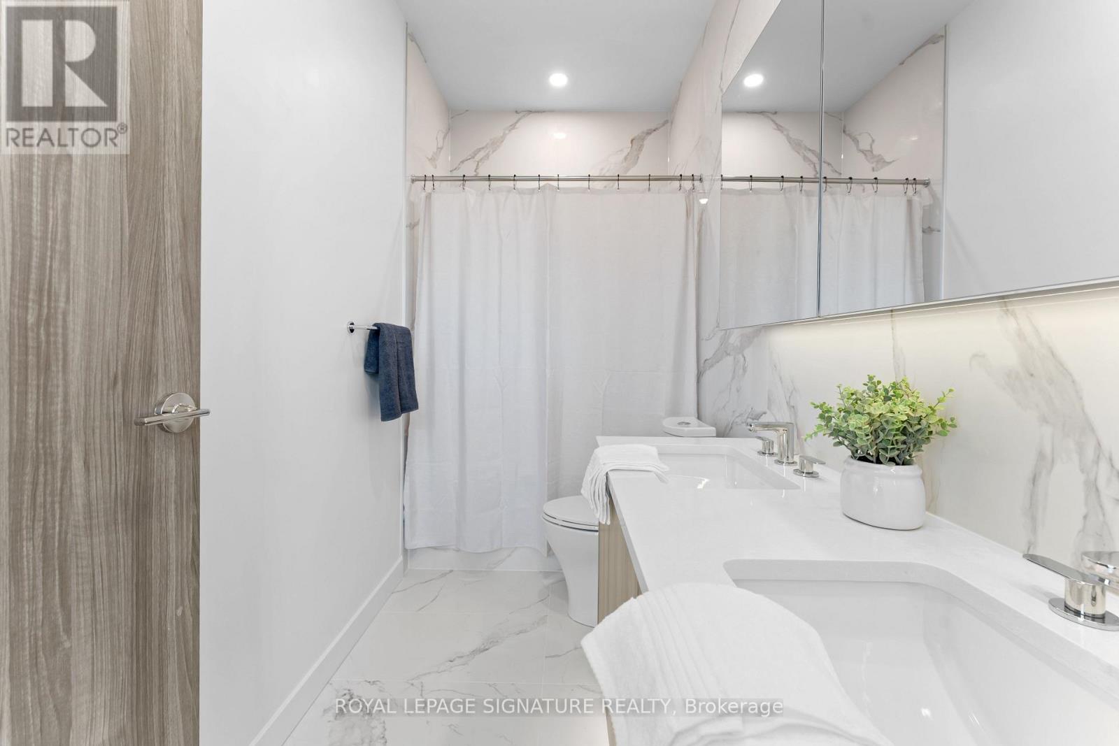 Ph7001 - 1 Concord Cityplace Way, Toronto, Ontario  M5V 0X3 - Photo 26 - C13717094