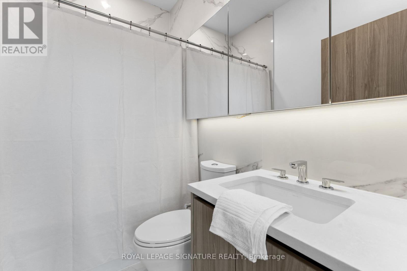 Ph7001 - 1 Concord Cityplace Way, Toronto, Ontario  M5V 0X3 - Photo 34 - C13717094