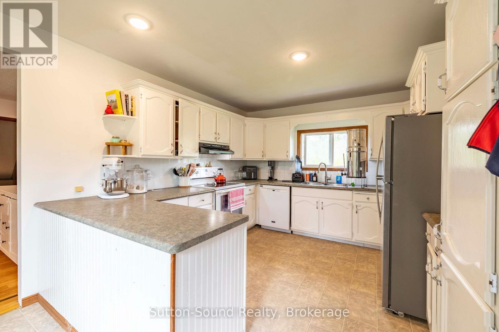 444 Balmy Beach Road, Georgian Bluffs, Ontario N4K 5N4 - Photo 12 - X13717024