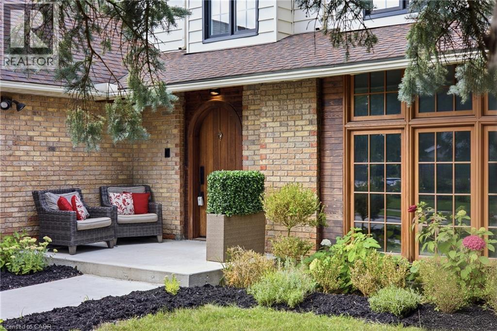 416 Clairbrook Crescent, Waterloo, Ontario  N2L 5V7 - Photo 2 - 40858145