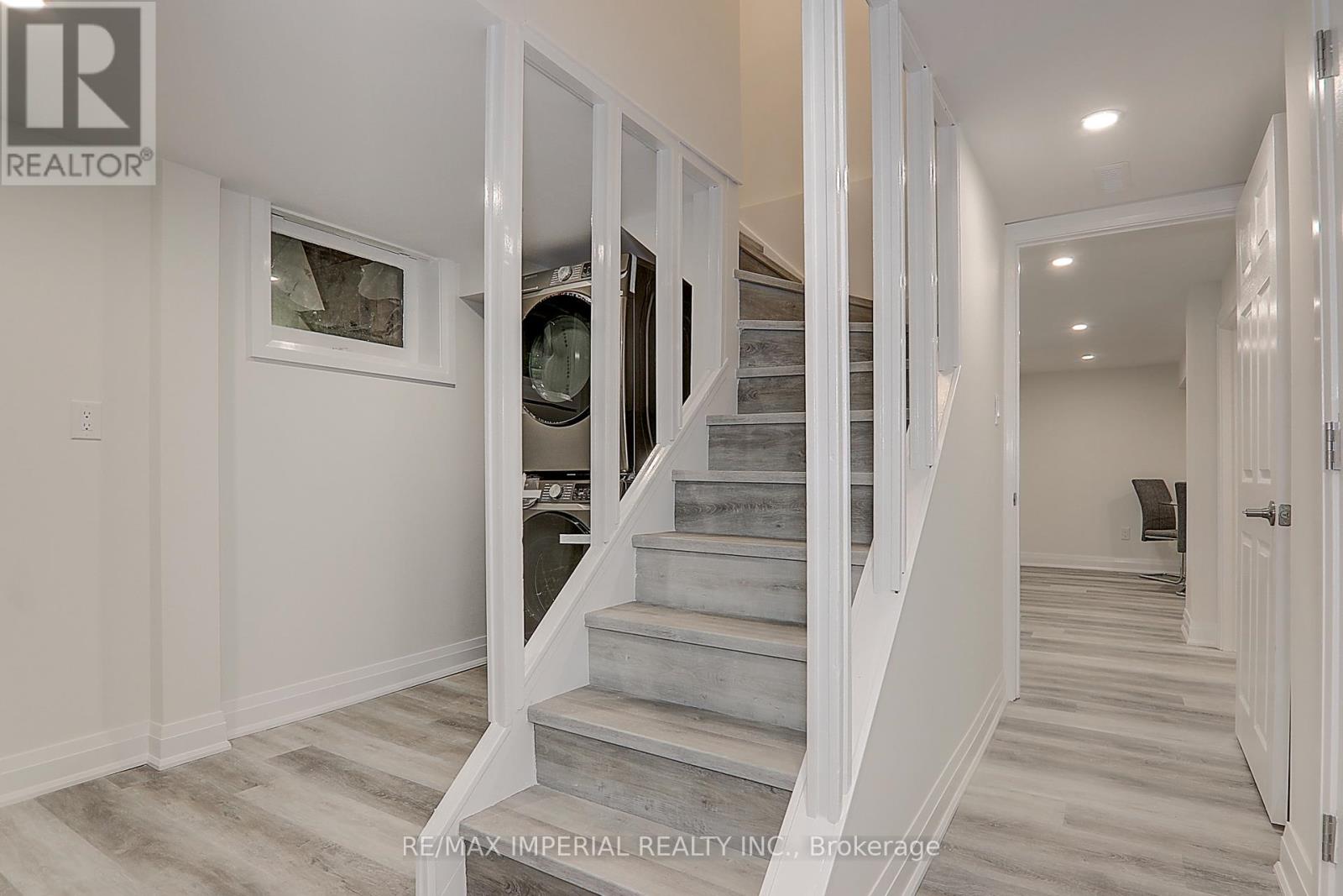 98 Belfry Drive, Newmarket, Ontario  L3Y 3G1 - Photo 3 - N13717072