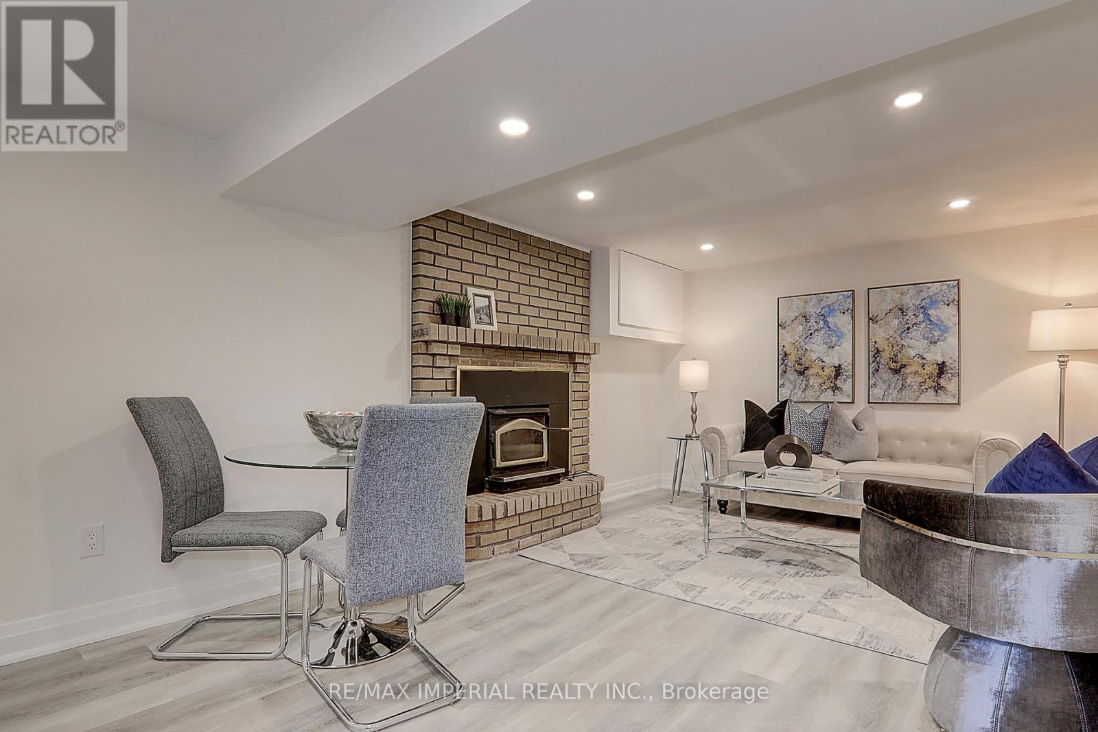 98 Belfry Drive, Newmarket, Ontario  L3Y 3G1 - Photo 5 - N13717072