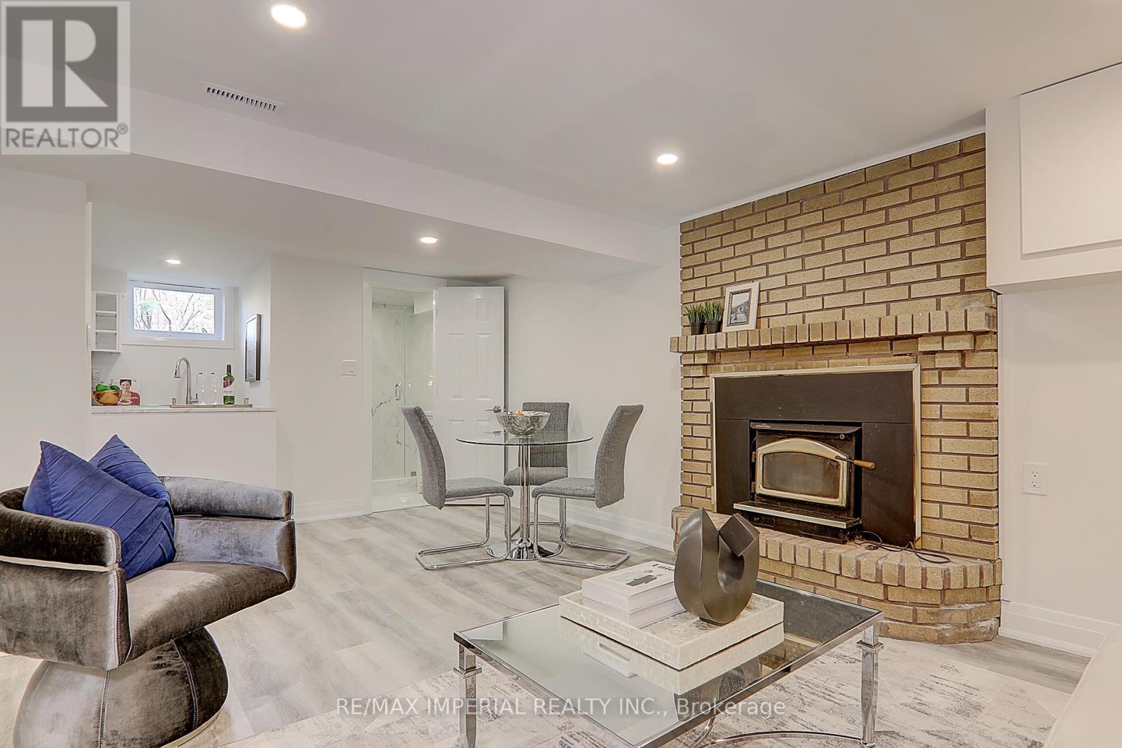 98 Belfry Drive, Newmarket, Ontario  L3Y 3G1 - Photo 7 - N13717072