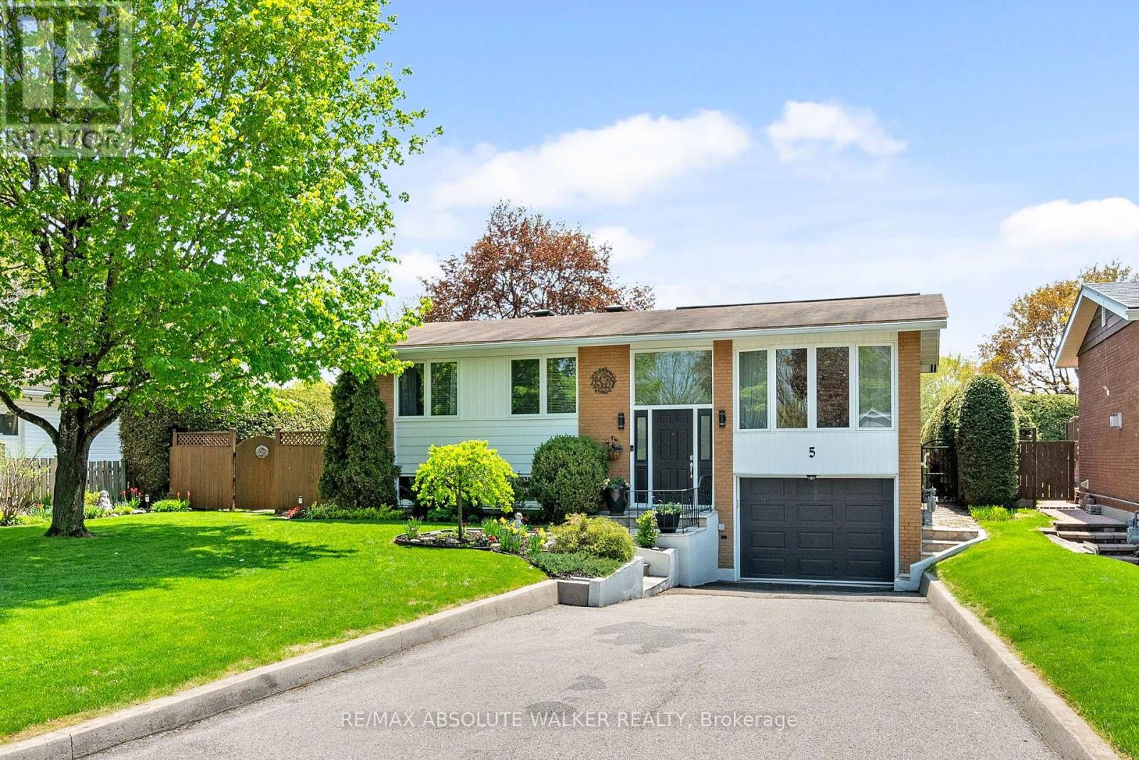 5 WEST HERRINGTON COURT, Ottawa, Ontario