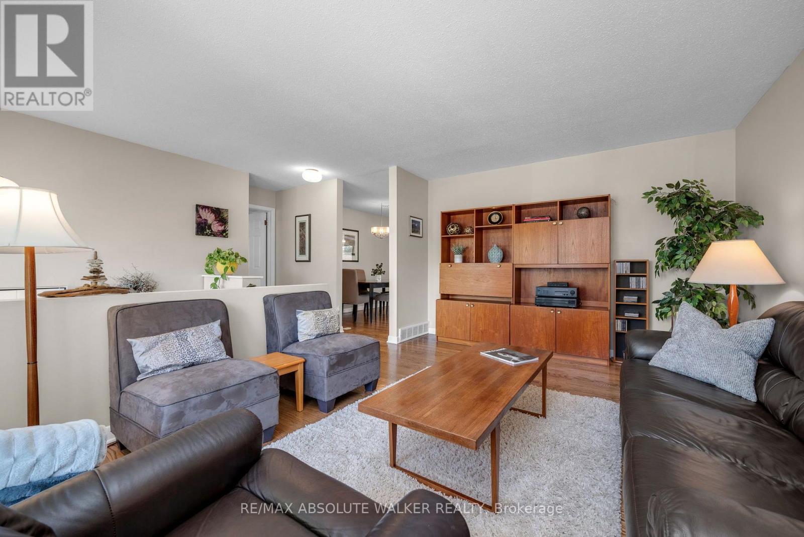 5 West Herrington Court, Ottawa, Ontario  K2H 6B9 - Photo 2 - X13717086