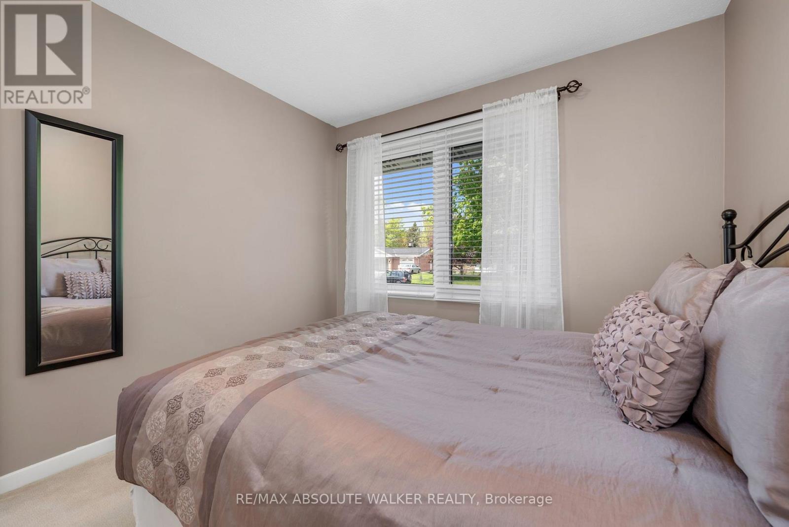 5 West Herrington Court, Ottawa, Ontario  K2H 6B9 - Photo 27 - X13717086