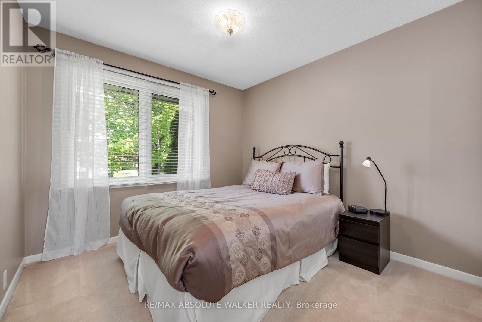 5 West Herrington Court, Ottawa, Ontario  K2H 6B9 - Photo 5 - X13717086