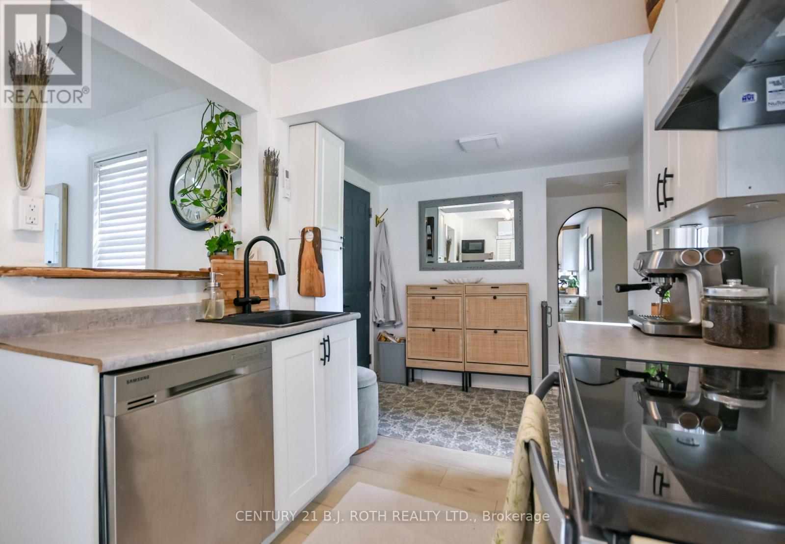 203 Southview Road, Barrie (South Shore), Ontario  L4N 3X6 - Photo 11 - S13717058