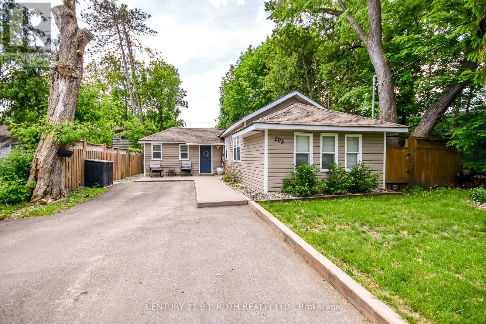 203 Southview Road, Barrie (South Shore), Ontario  L4N 3X6 - Photo 3 - S13717058
