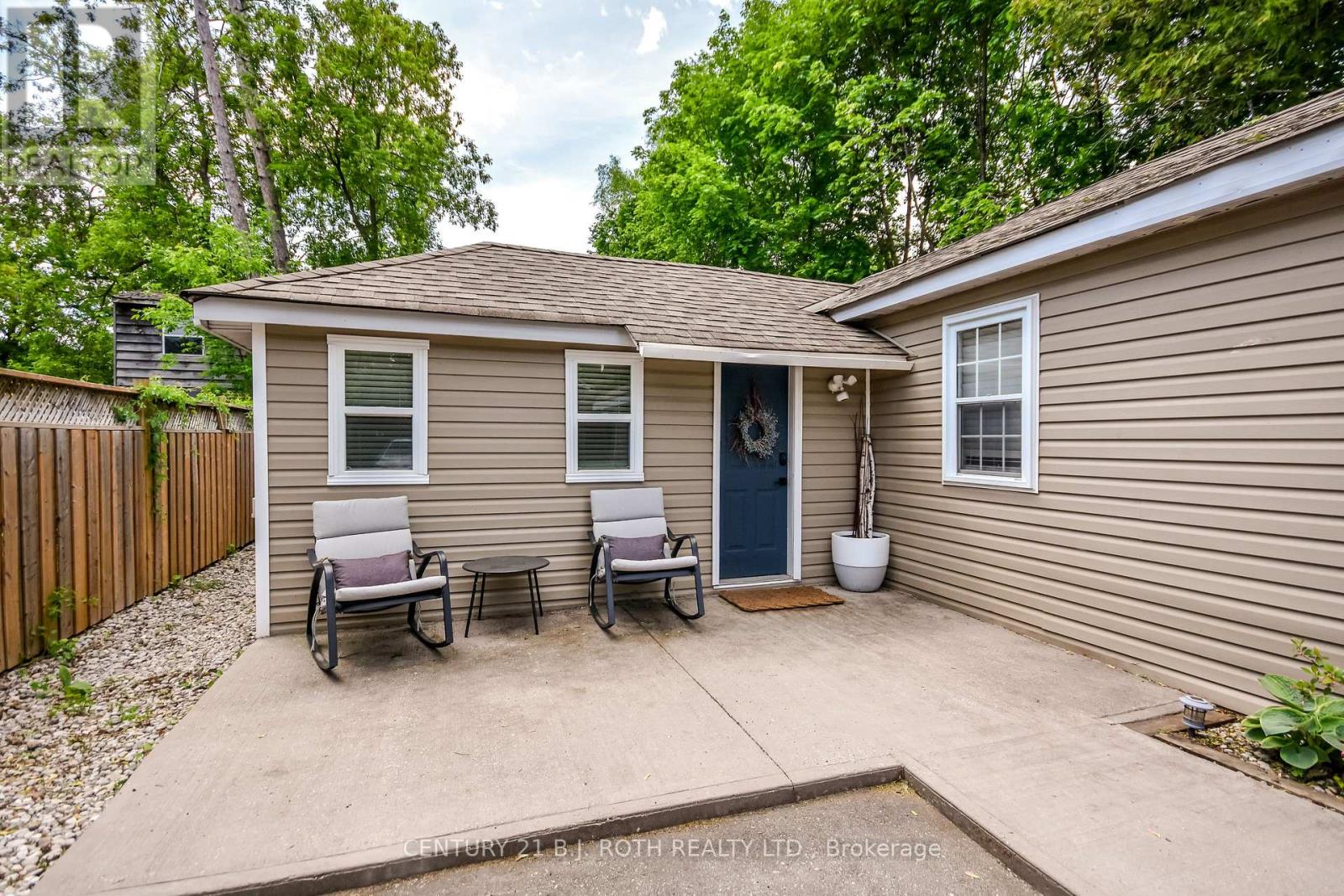 203 Southview Road, Barrie (South Shore), Ontario  L4N 3X6 - Photo 4 - S13717058
