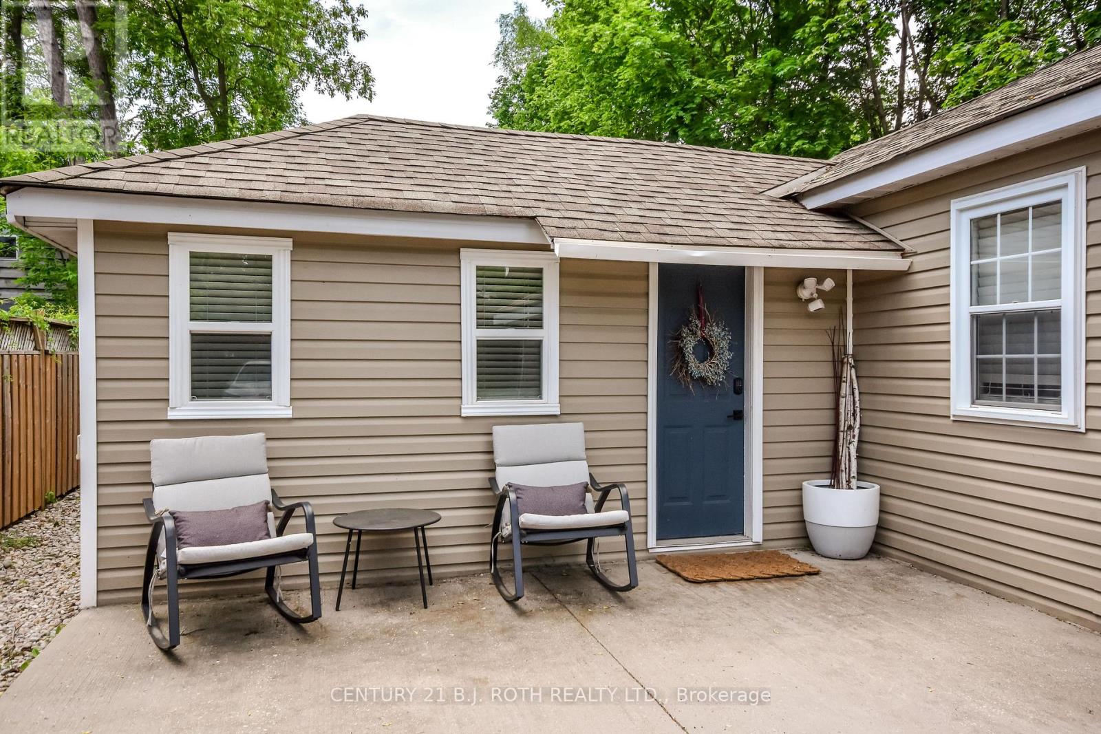 203 Southview Road, Barrie (South Shore), Ontario  L4N 3X6 - Photo 5 - S13717058