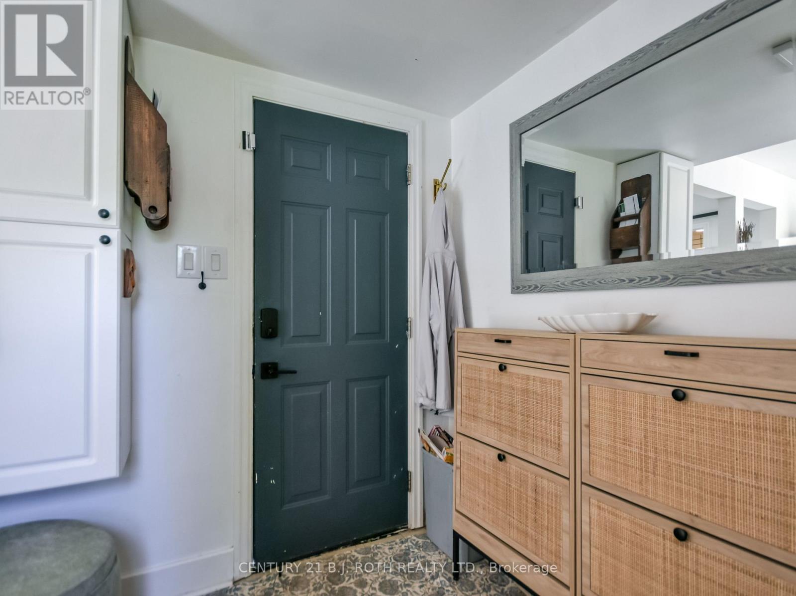203 Southview Road, Barrie (South Shore), Ontario  L4N 3X6 - Photo 7 - S13717058