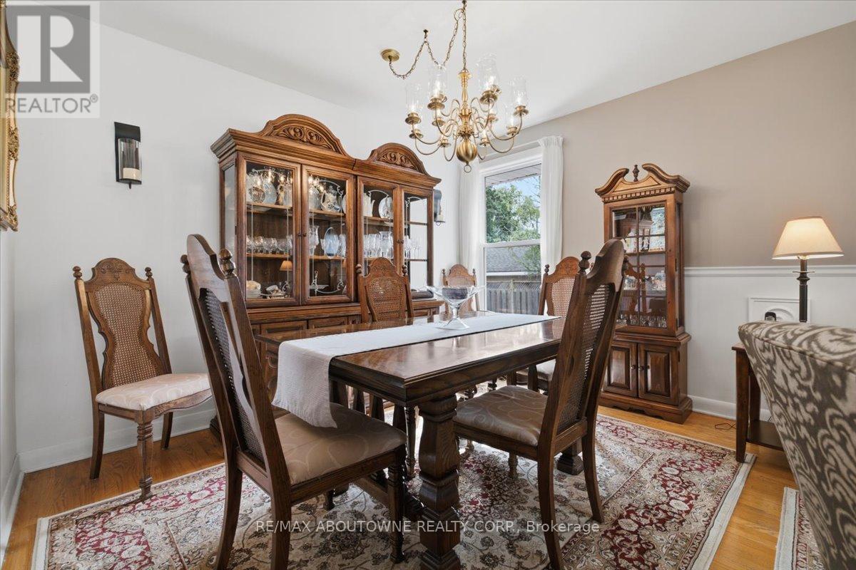 343 Duncombe Drive, Burlington, Ontario  L7L 4M2 - Photo 11 - W13716976