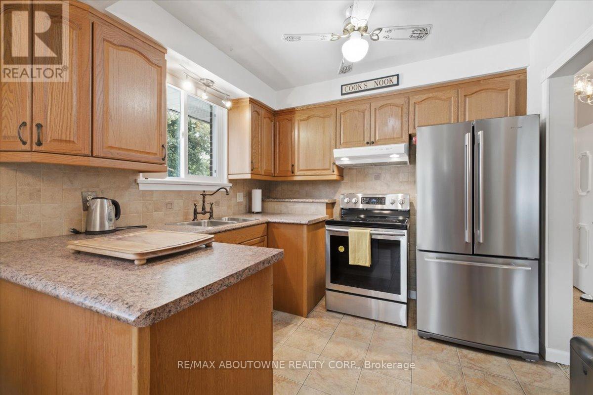 343 Duncombe Drive, Burlington, Ontario  L7L 4M2 - Photo 14 - W13716976