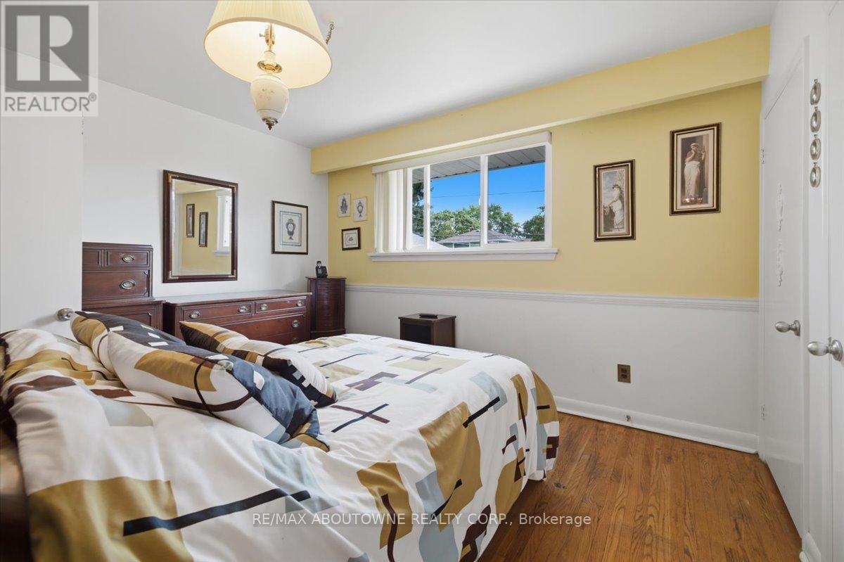 343 Duncombe Drive, Burlington, Ontario  L7L 4M2 - Photo 15 - W13716976