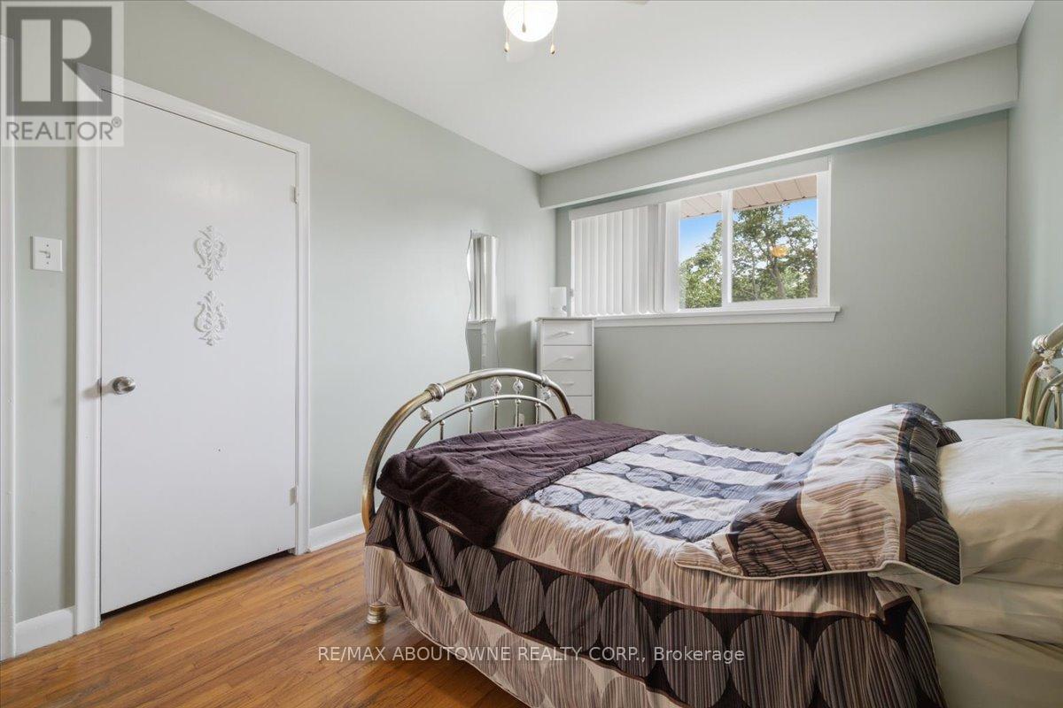 343 Duncombe Drive, Burlington, Ontario  L7L 4M2 - Photo 22 - W13716976