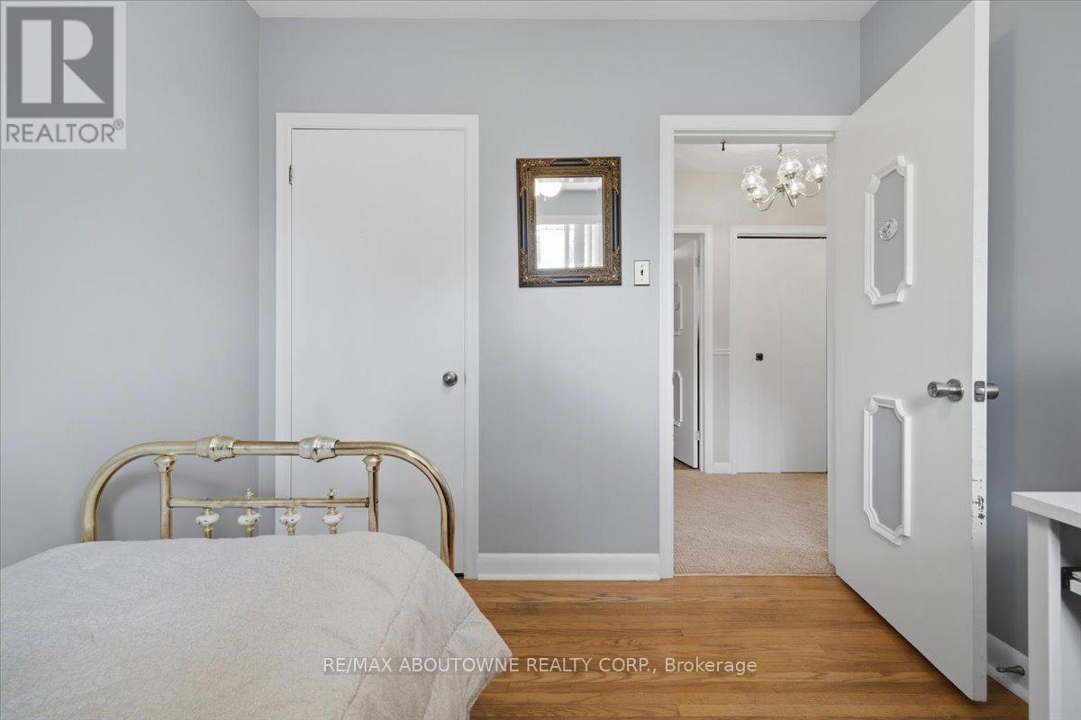 343 Duncombe Drive, Burlington, Ontario  L7L 4M2 - Photo 25 - W13716976