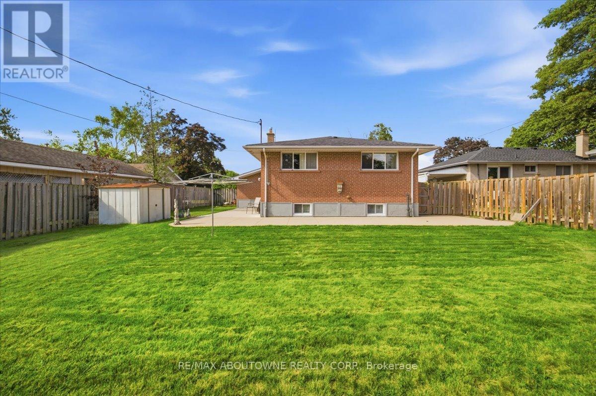 343 Duncombe Drive, Burlington, Ontario  L7L 4M2 - Photo 37 - W13716976