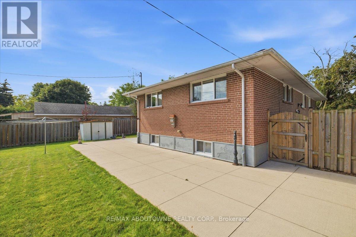 343 Duncombe Drive, Burlington, Ontario  L7L 4M2 - Photo 40 - W13716976