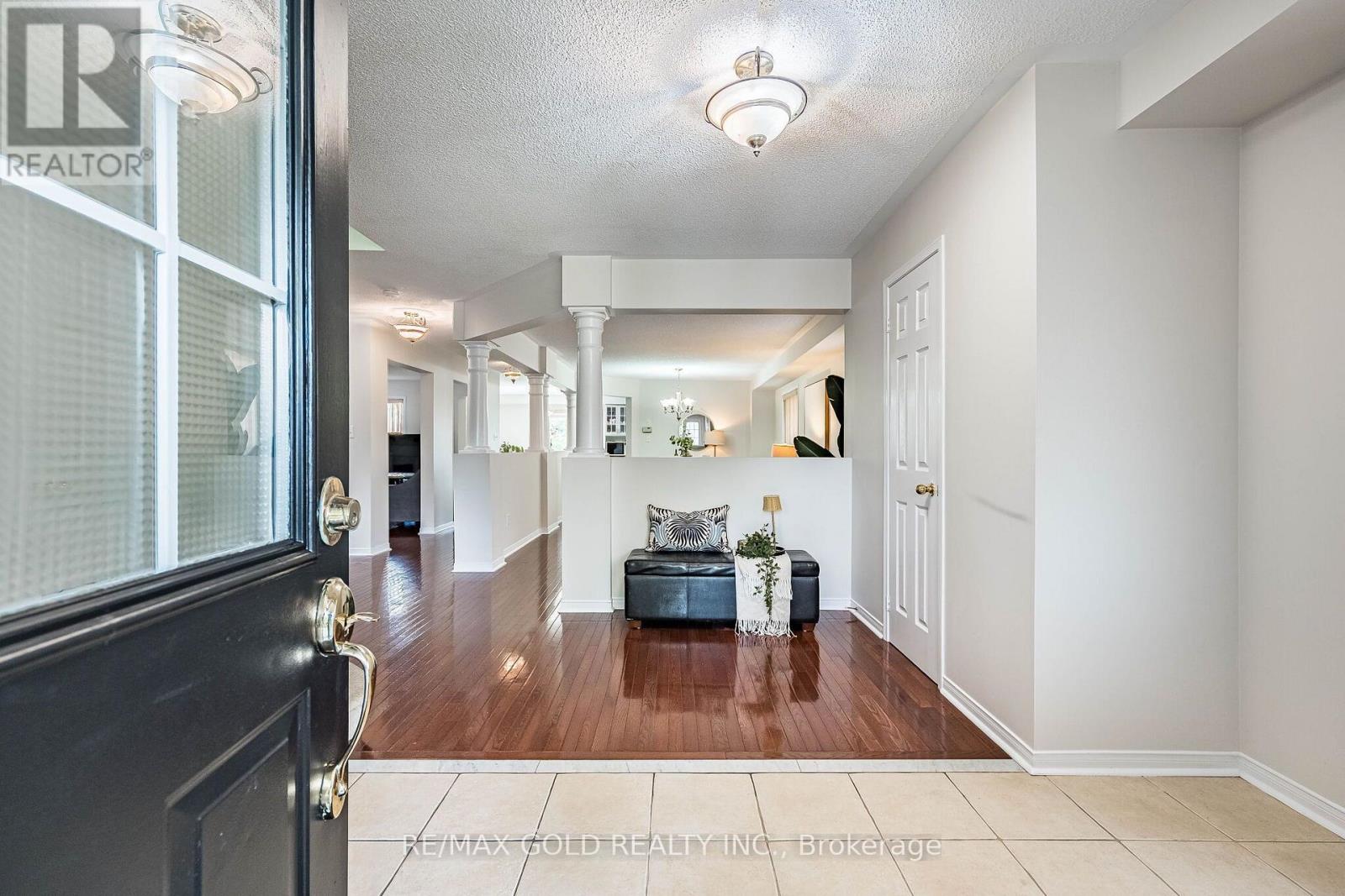 128 Luella Crescent, Brampton, Ontario  L7A 3H5 - Photo 4 - W13716982