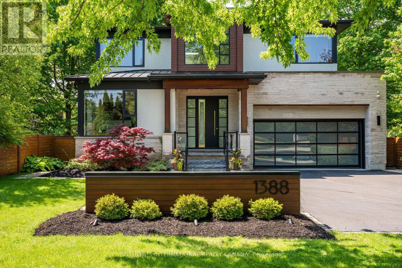 1388 Acton Crescent, Oakville, Ontario  L6J 2S5 - Photo 3 - W13717050