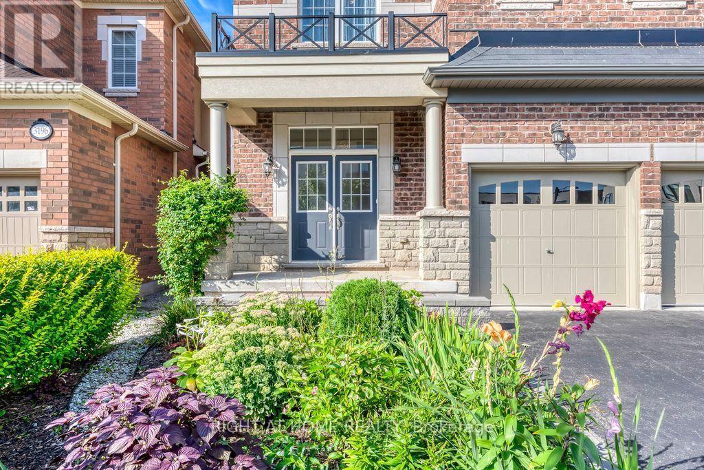 3200 Ernest Appelbe Boulevard, Oakville, Ontario  L6H 0N7 - Photo 2 - W13717066