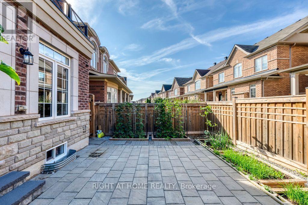3200 Ernest Appelbe Boulevard, Oakville, Ontario  L6H 0N7 - Photo 36 - W13717066
