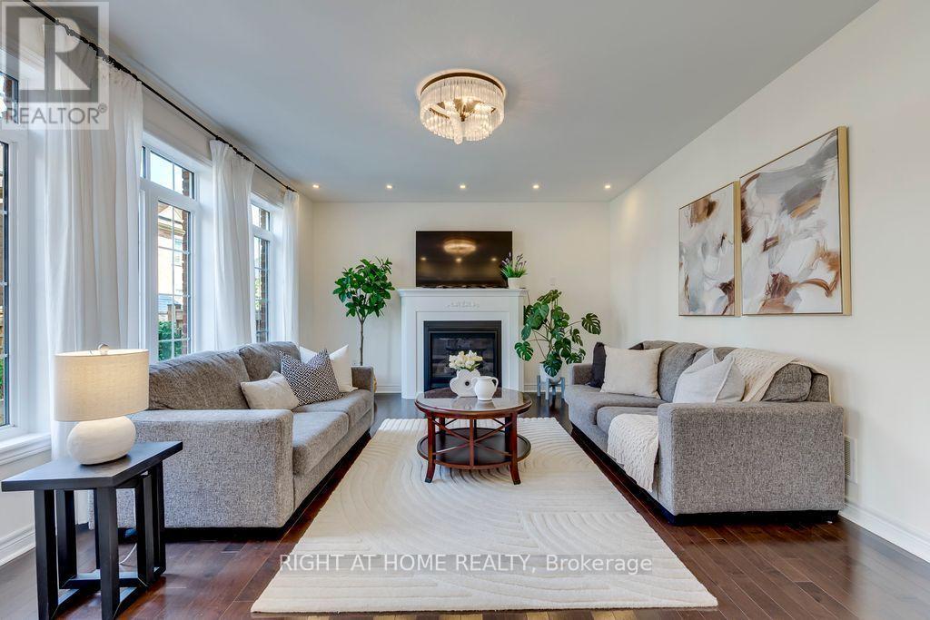 3200 Ernest Appelbe Boulevard, Oakville, Ontario  L6H 0N7 - Photo 6 - W13717066