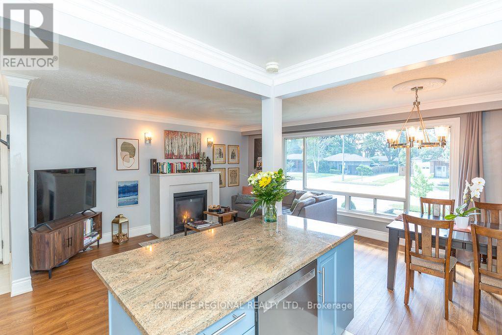 128 The Westway, Toronto, Ontario  M9P 2B9 - Photo 3 - W13717078
