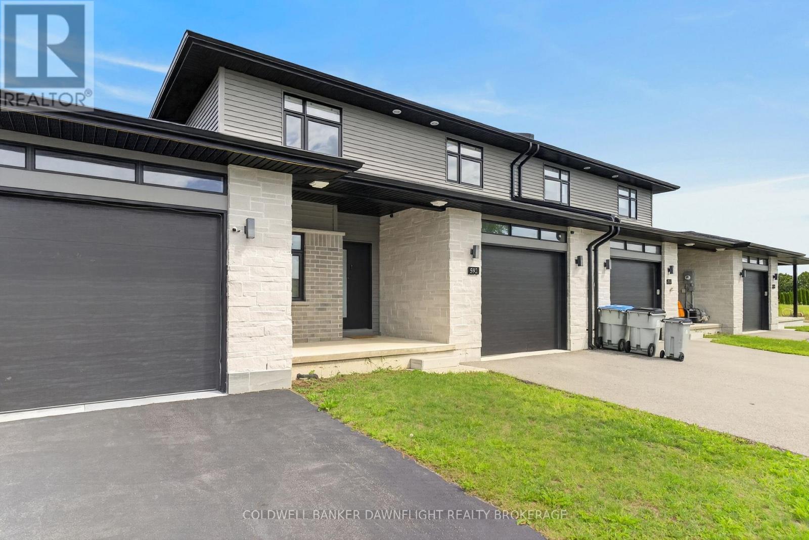 592 Albert Street, South Huron, Ontario  N0M 1S1 - Photo 2 - X13444986
