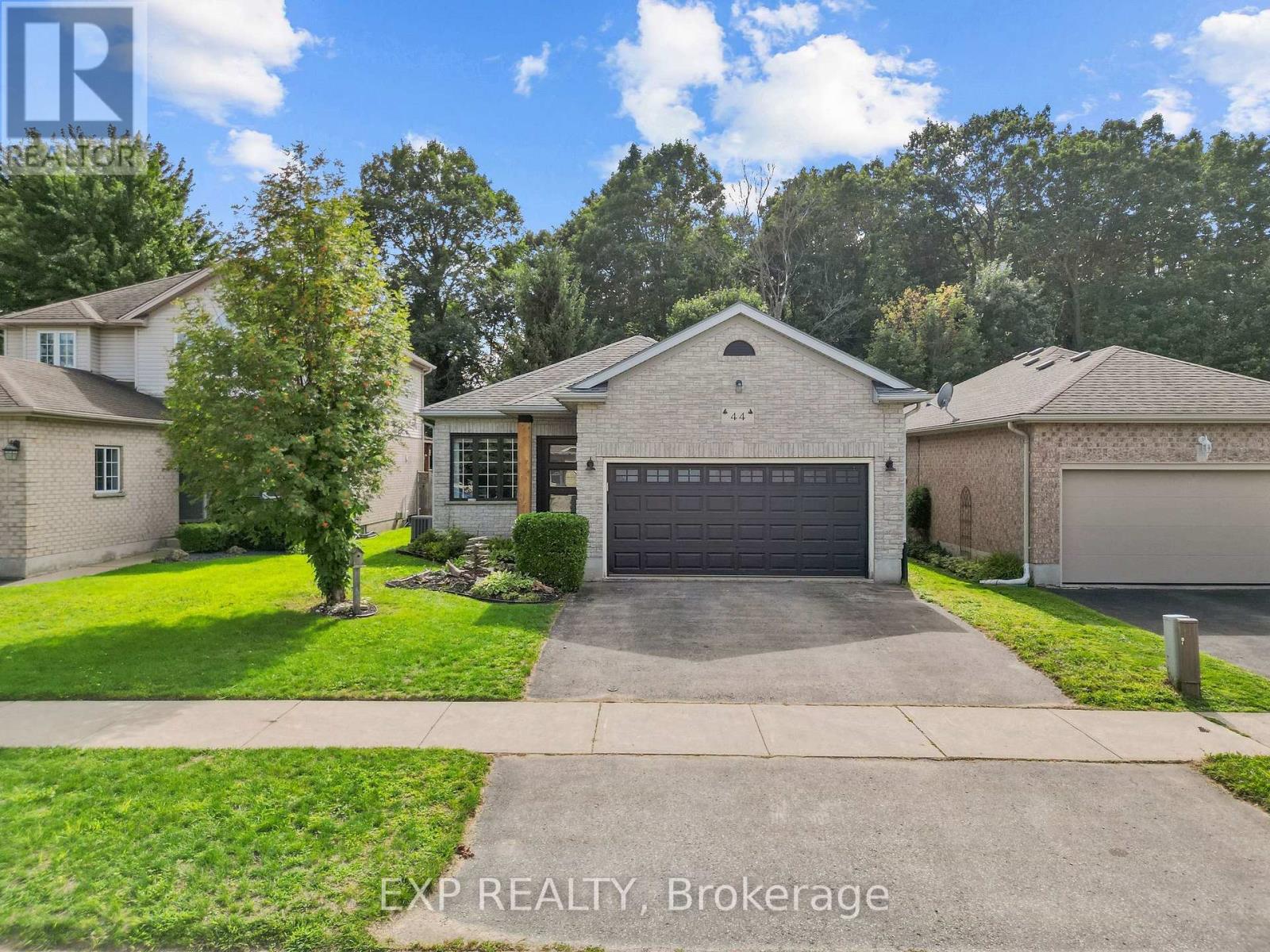 44 JUNIPER CRESCENT, Strathroy-Caradoc, Ontario