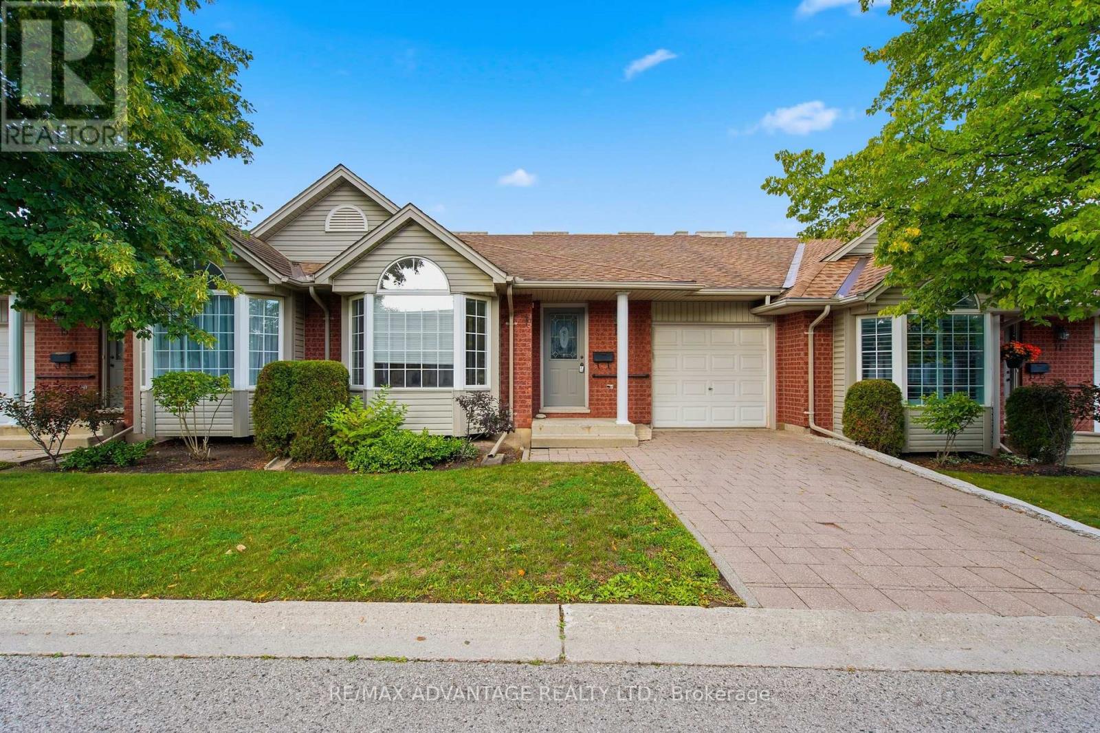 18 - 122 Sherwood Forest Square, London North, Ontario  N6G 5G8 - Photo 1 - X13717188