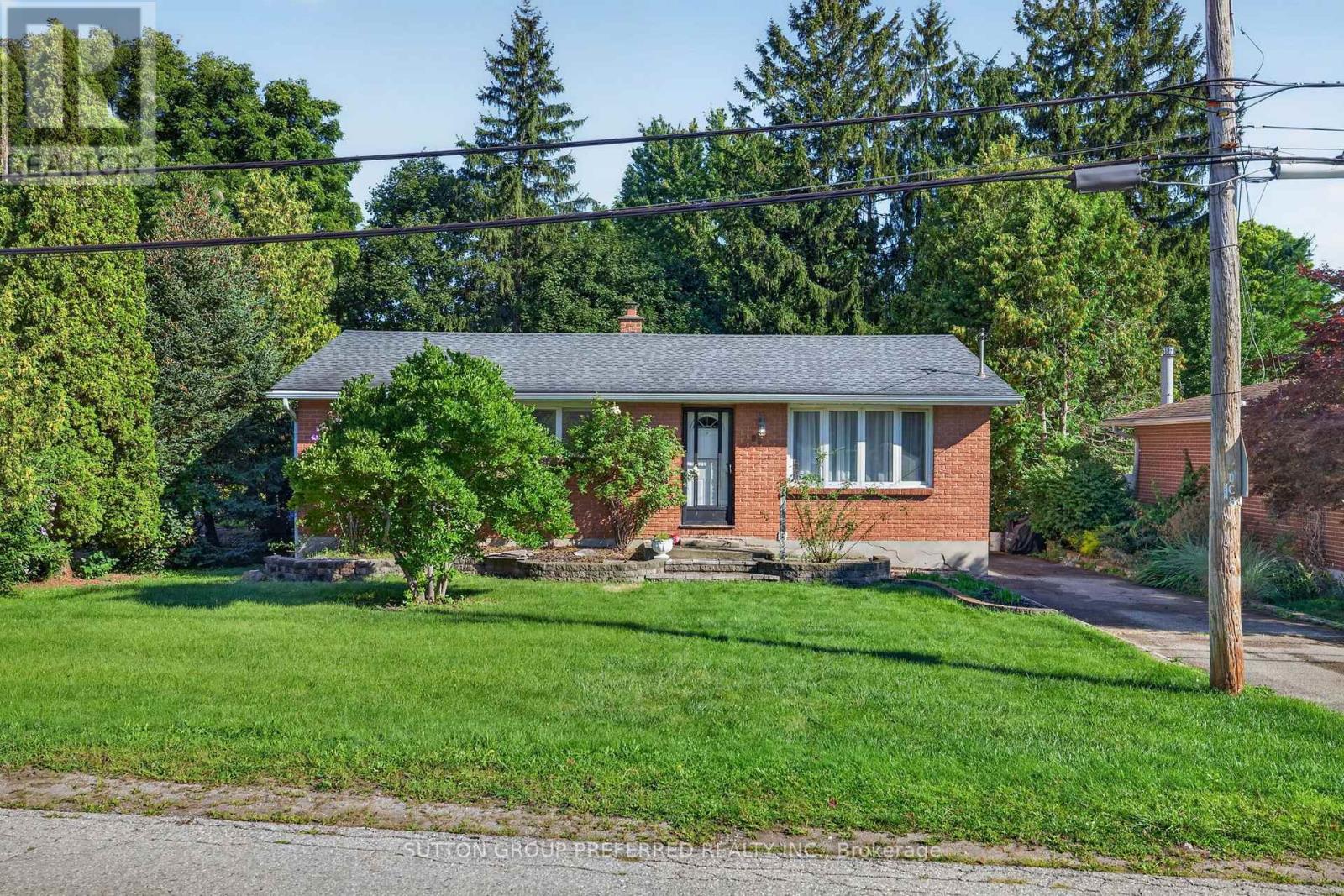 98 Queen Street, Thames Centre, Ontario  N0L 1G2 - Photo 1 - X13717274