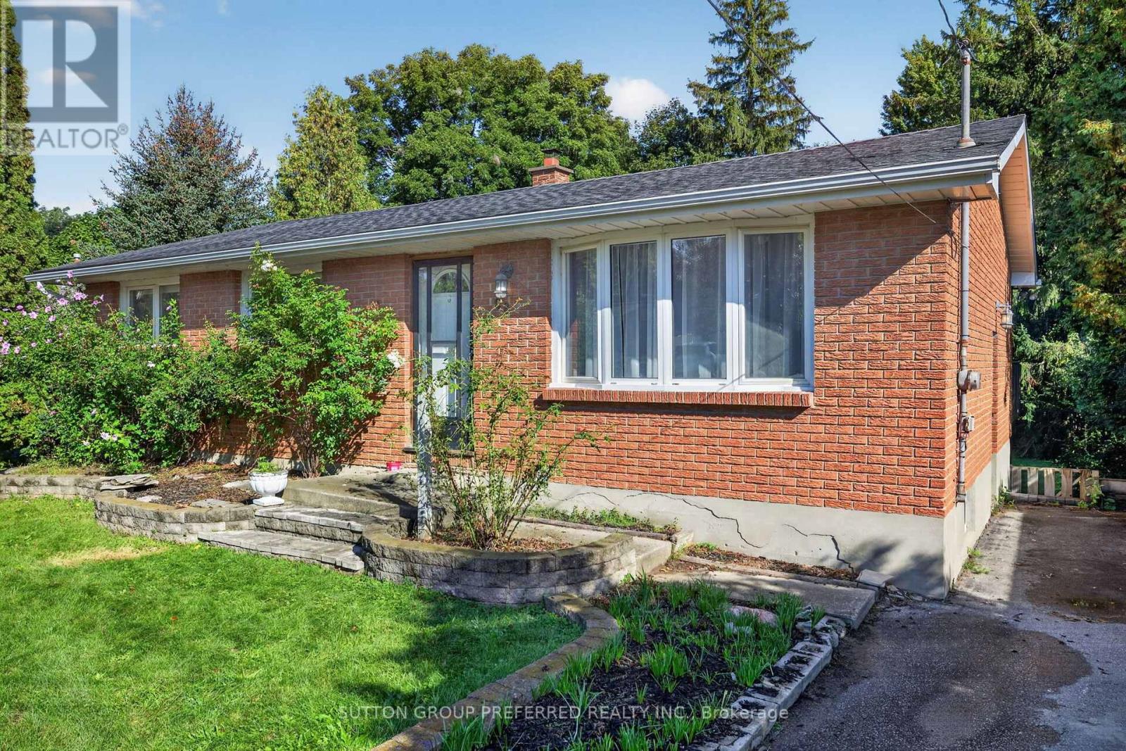 98 Queen Street, Thames Centre, Ontario  N0L 1G2 - Photo 2 - X13717274