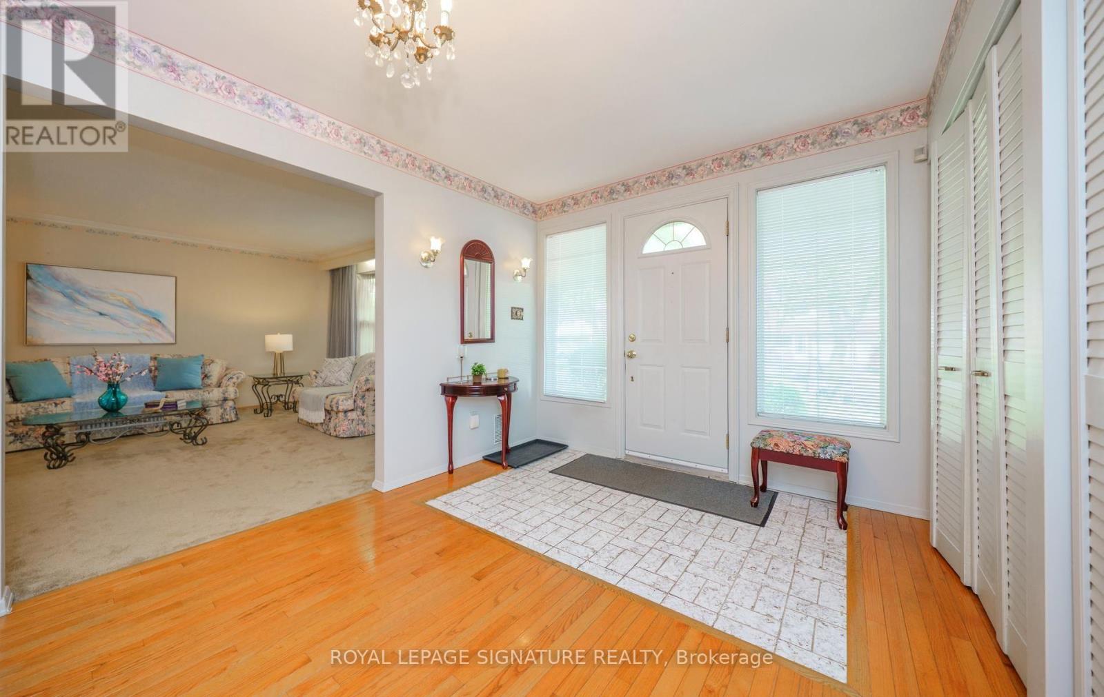 86 Dunmurray Boulevard, Toronto, Ontario M1T 2K5 - Photo 3 - E13716798
