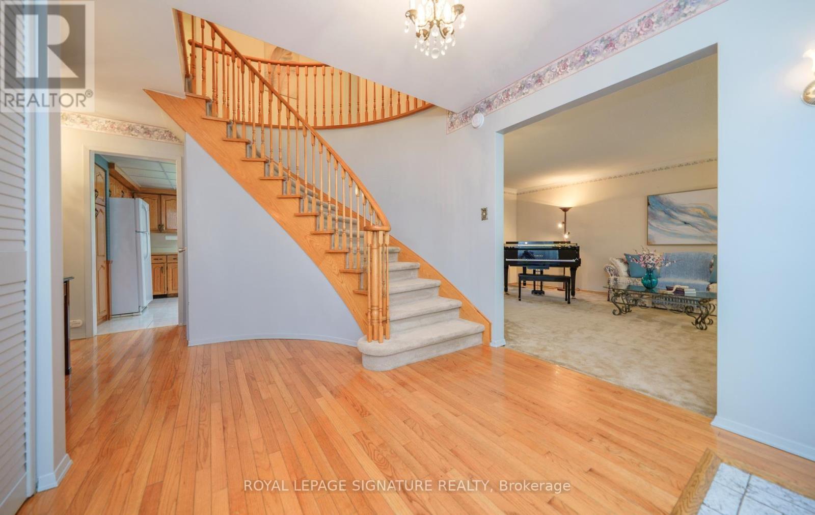 86 Dunmurray Boulevard, Toronto, Ontario M1T 2K5 - Photo 4 - E13716798