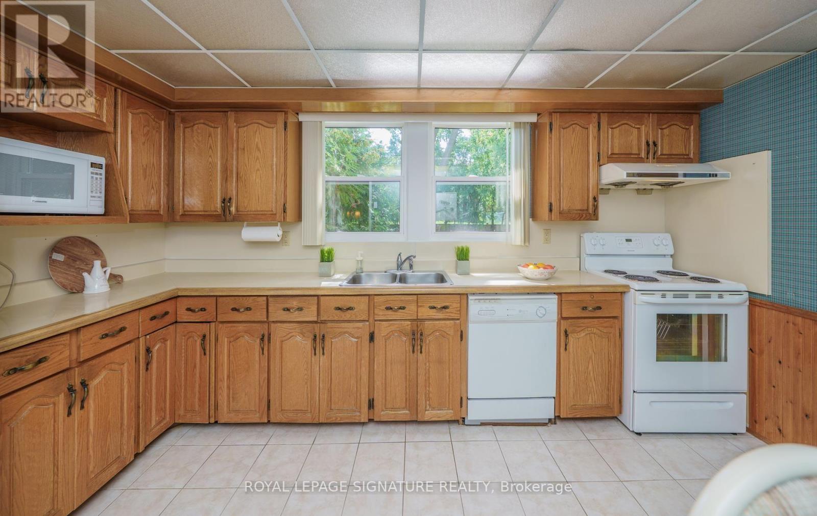 86 Dunmurray Boulevard, Toronto, Ontario M1T 2K5 - Photo 14 - E13716798