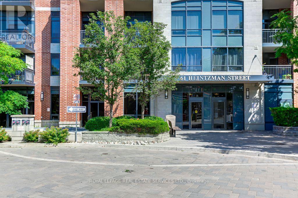 61 Heintzman Street, Toronto, Ontario M6P 5A2 - Photo 3 - W13716412
