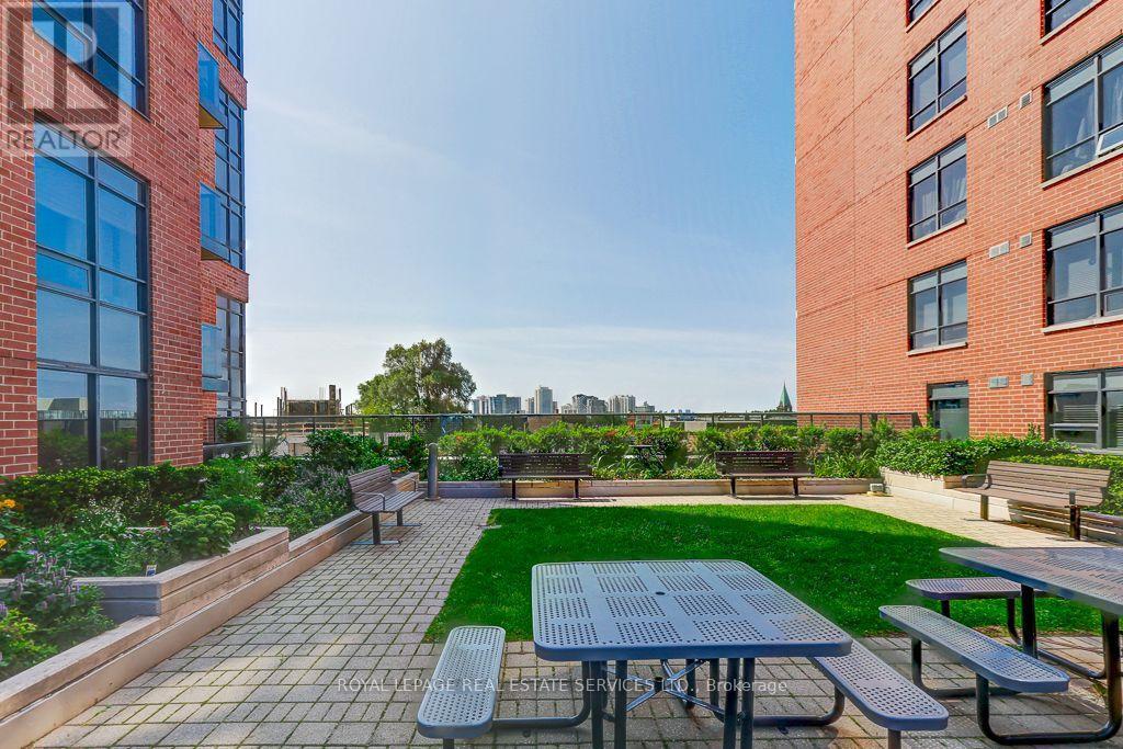 61 Heintzman Street, Toronto, Ontario M6P 5A2 - Photo 45 - W13716412