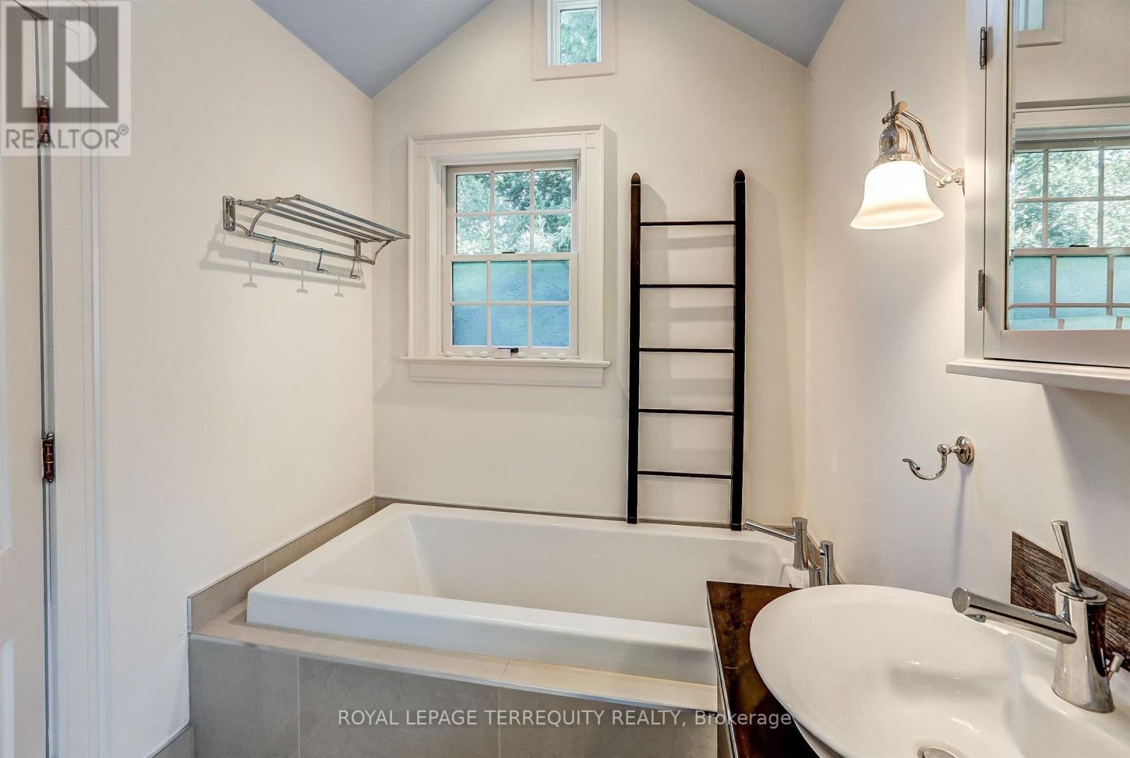171 Colin Avenue, Toronto, Ontario  M5P 2C5 - Photo 15 - C13717148