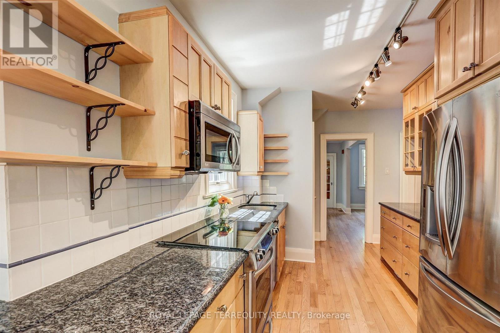 171 Colin Avenue, Toronto, Ontario  M5P 2C5 - Photo 6 - C13717148