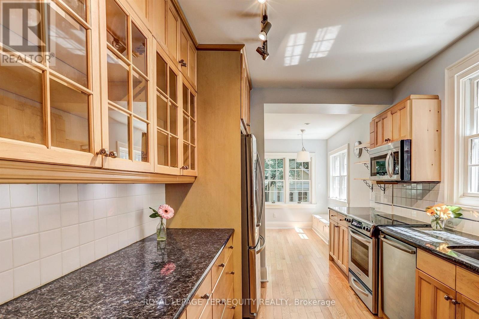 171 Colin Avenue, Toronto, Ontario  M5P 2C5 - Photo 7 - C13717148