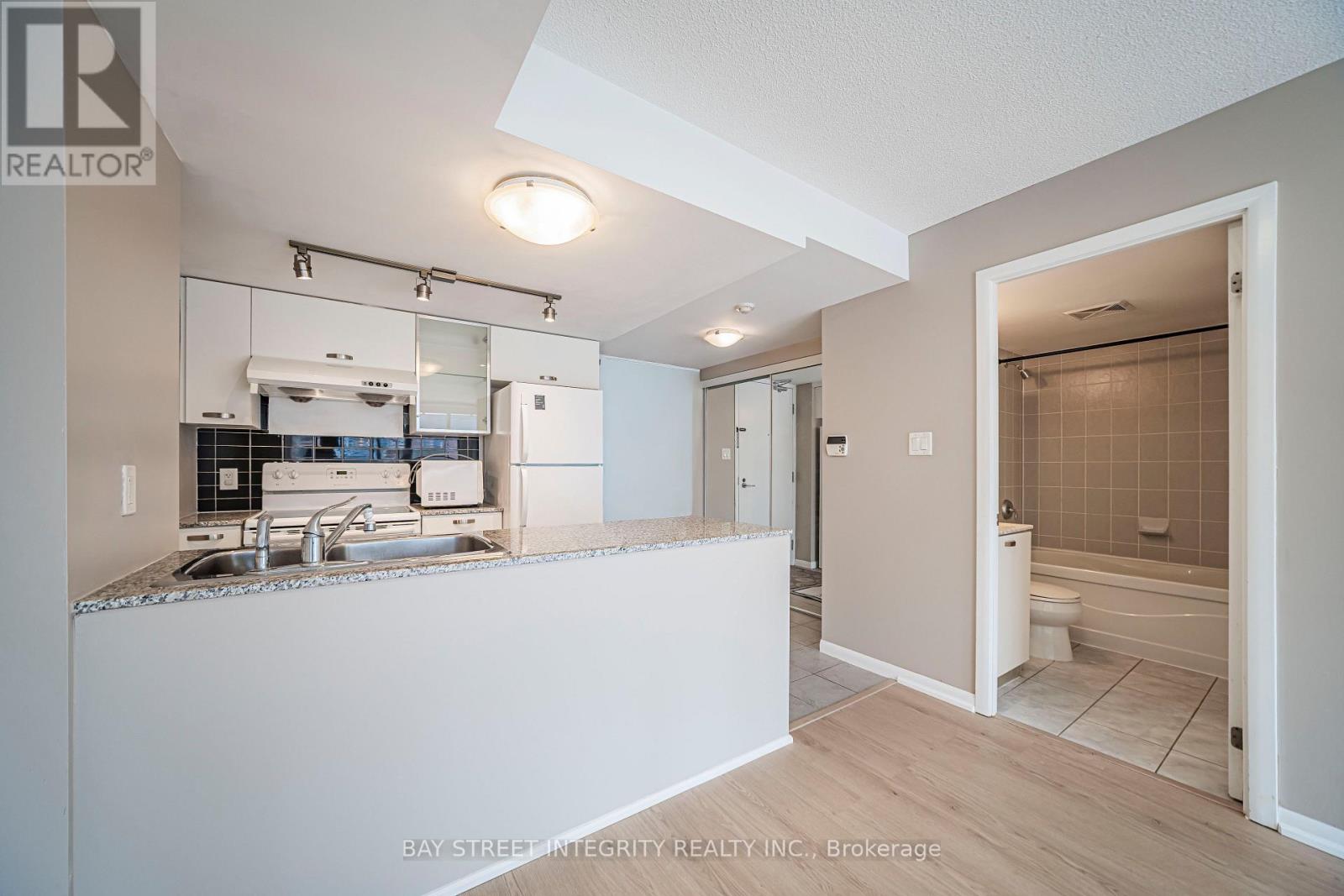 1406 - 38 Grenville Street, Toronto, Ontario  M4Y 1A5 - Photo 18 - C13717244