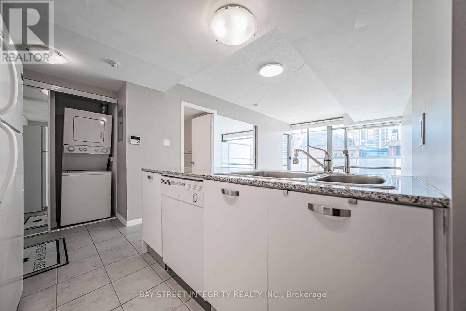 1406 - 38 Grenville Street, Toronto, Ontario  M4Y 1A5 - Photo 21 - C13717244