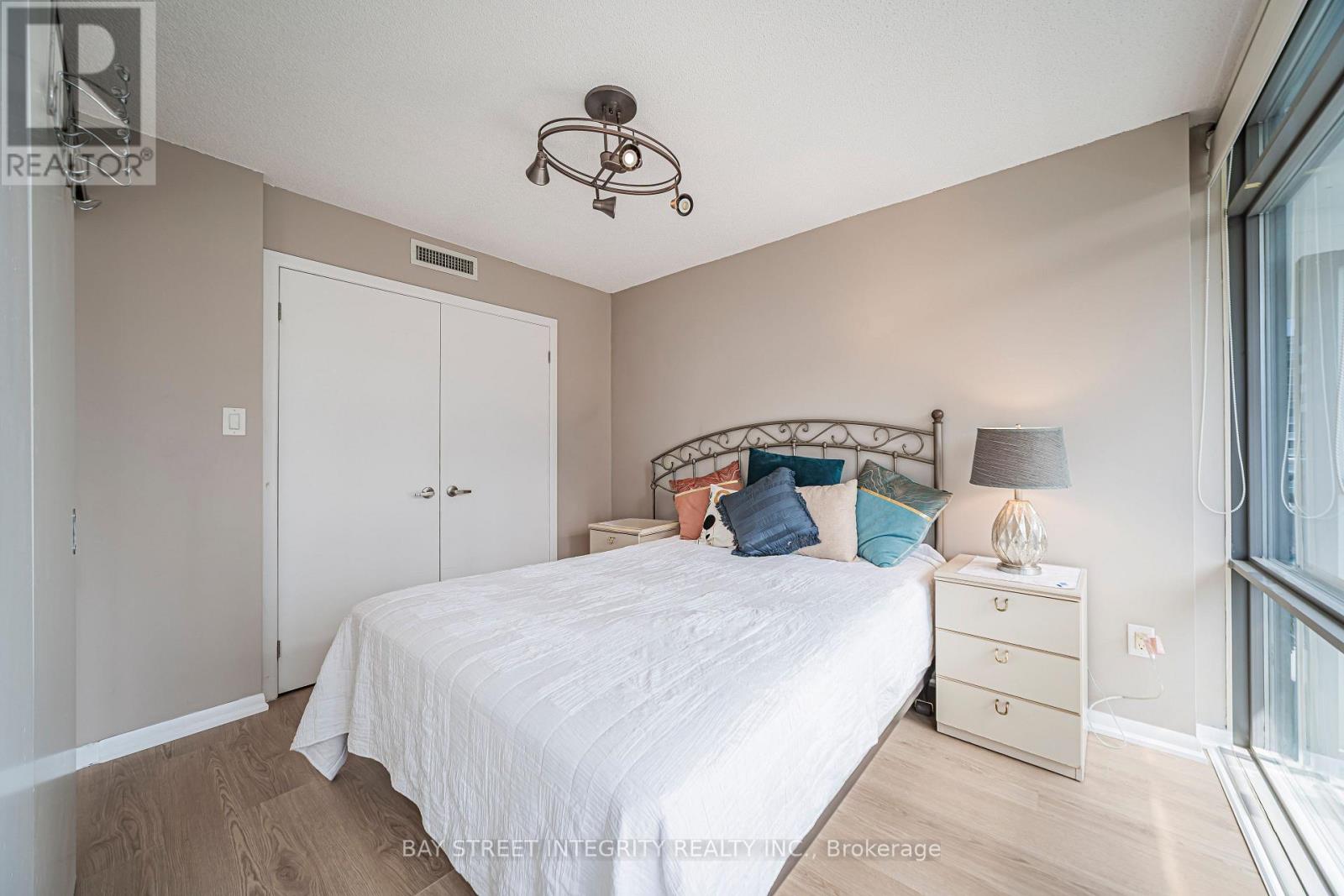 1406 - 38 Grenville Street, Toronto, Ontario  M4Y 1A5 - Photo 33 - C13717244