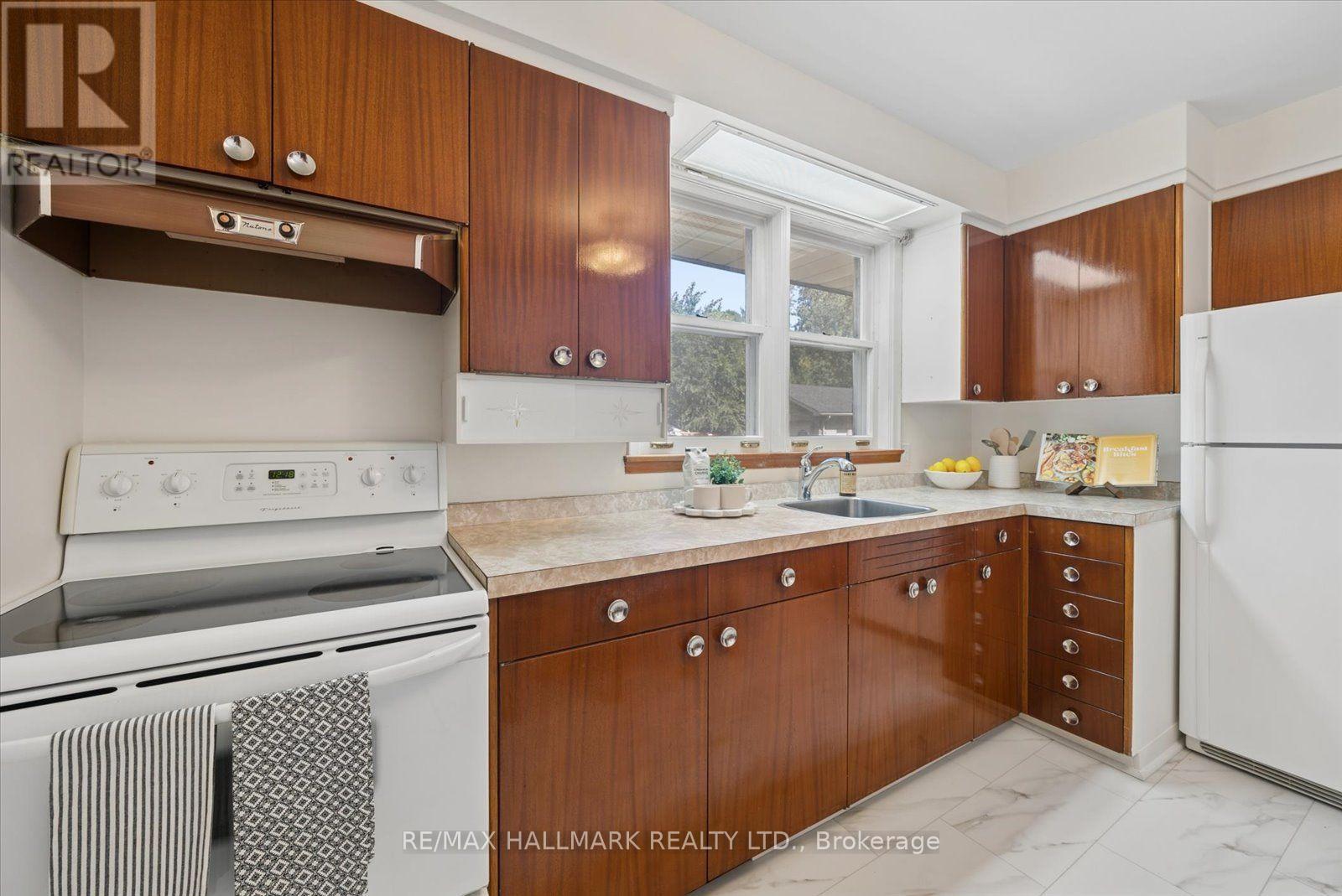 51 Allister Avenue, Toronto, Ontario M1M 3L2 - Photo 15 - E13717208