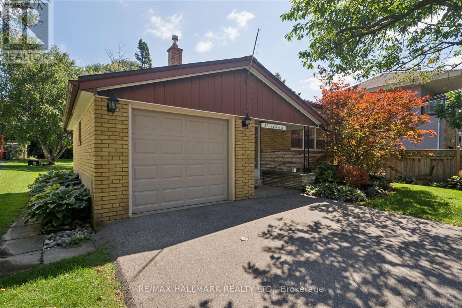 51 Allister Avenue, Toronto, Ontario M1M 3L2 - Photo 2 - E13717208