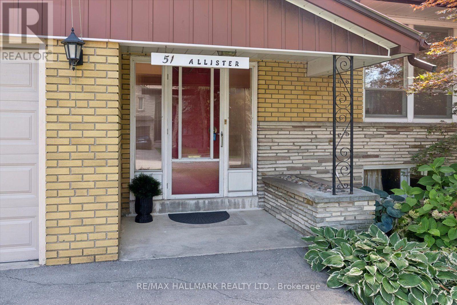 51 Allister Avenue, Toronto, Ontario M1M 3L2 - Photo 5 - E13717208