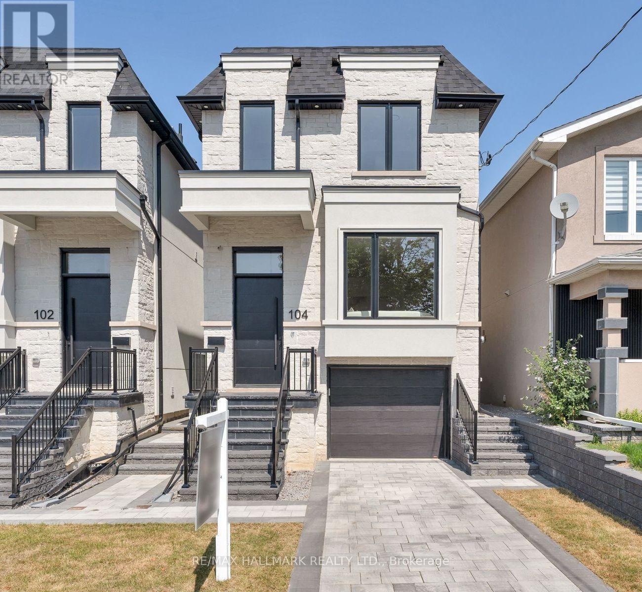 104 YARDLEY AVENUE, Toronto, Ontario