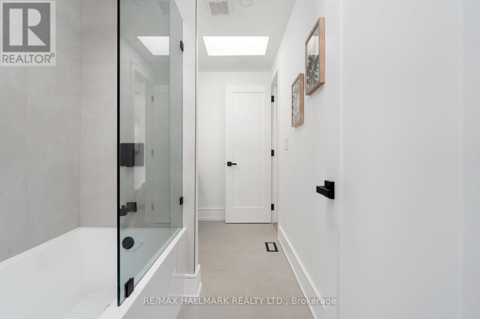 104 Yardley Avenue, Toronto, Ontario M4B 2B1 - Photo 32 - E13717216